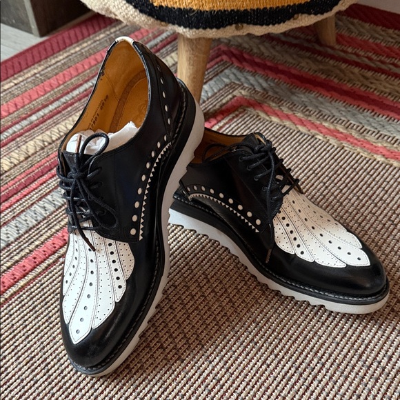 Stylish Black and White Women's Loafers - Picture 5 of 10